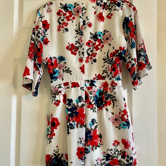 cupcakes and cashmere Floral “Kirei” Romper - Picture 6 of 6